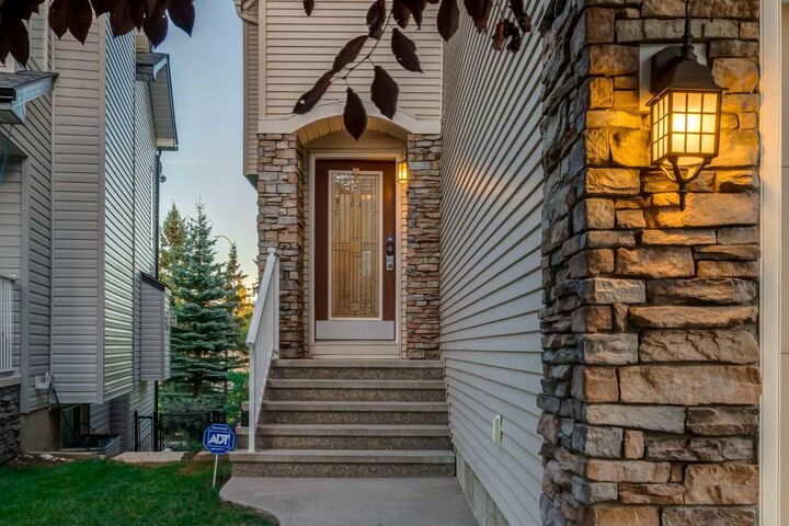 Property Photo:  102 Springborough Point SW  AB T3H 5M9 