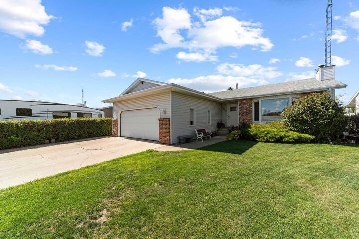 Property Photo:  4908 56 Street W  AB T0B 1N0 