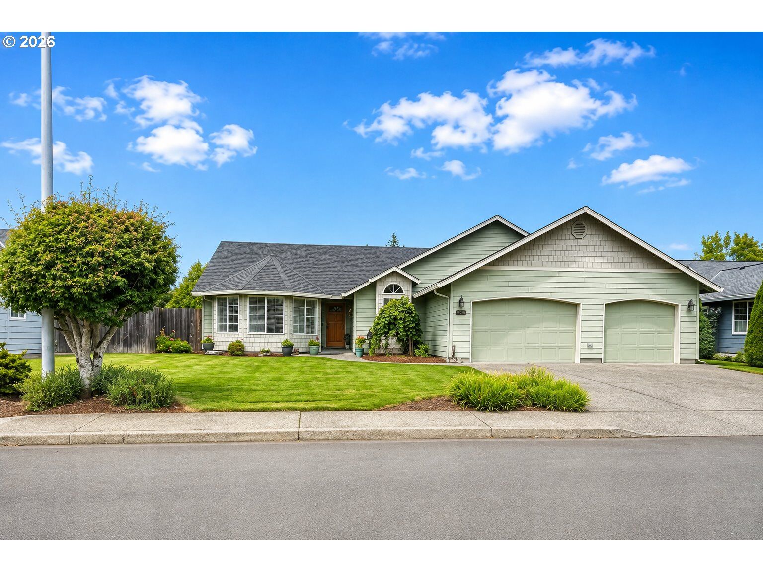 Property Photo:  13617 NE 6th Ct  WA 98685 