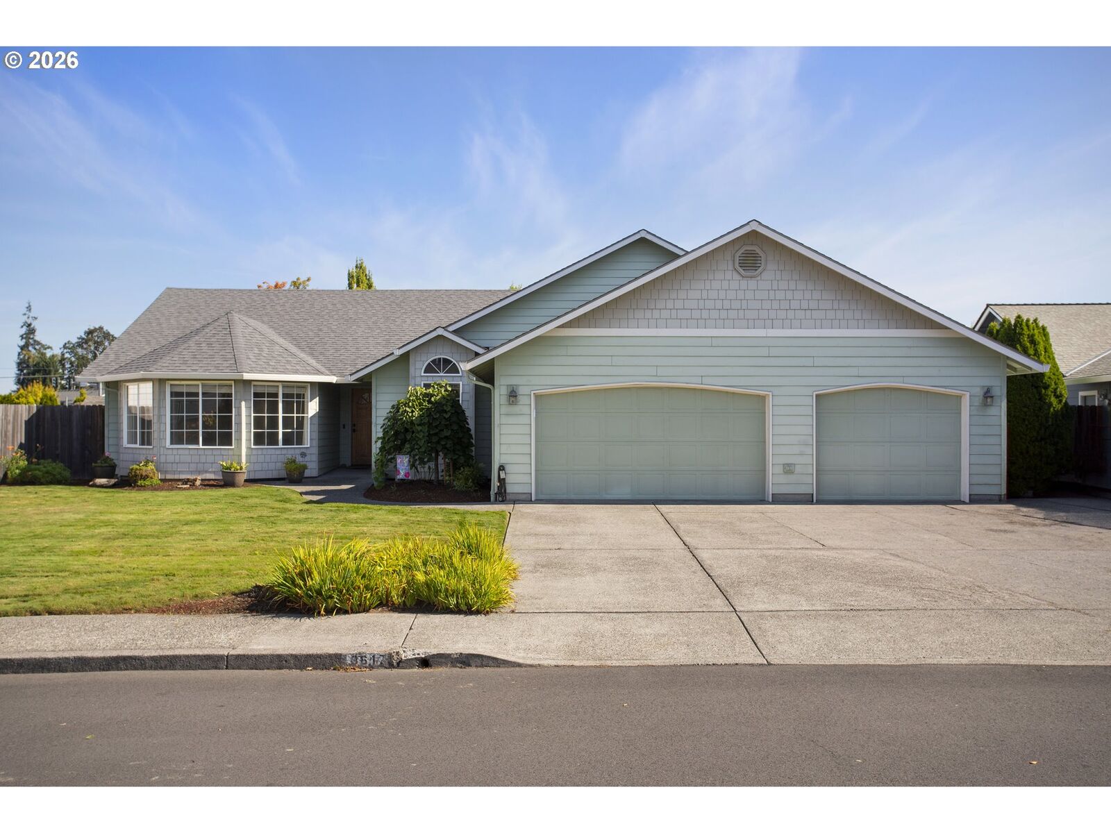 Property Photo:  13617 NE 6th Ct  WA 98685 