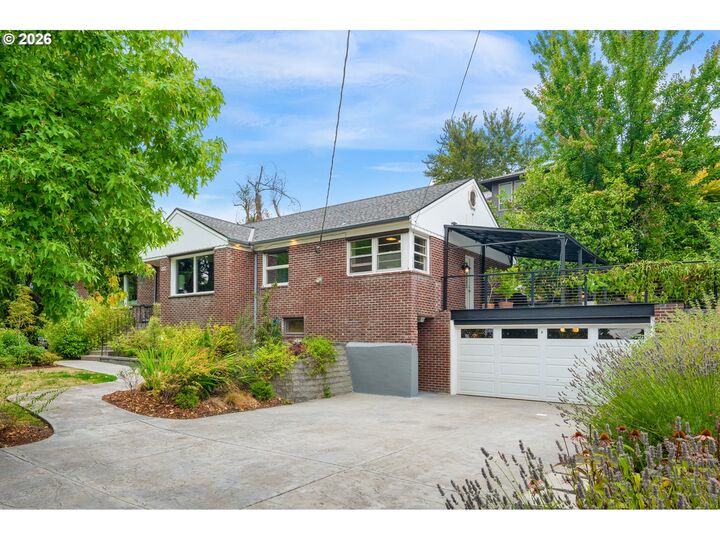 Property Photo:  5615 SW Jefferson St  OR 97221 