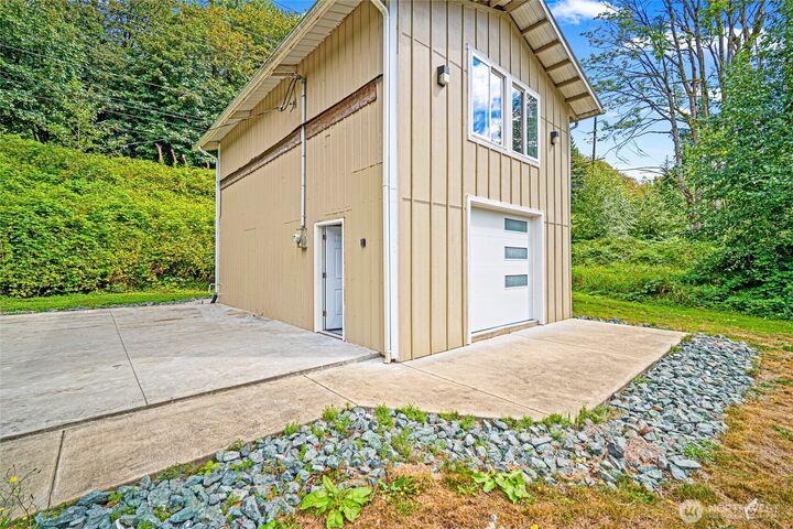 Property Photo:  307  Pacific Highway  WA 98229 