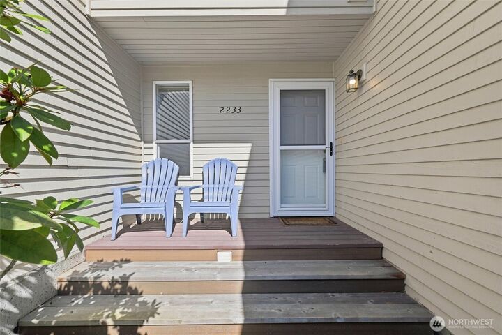 Property Photo:  2233 E Birch Street  WA 98229 