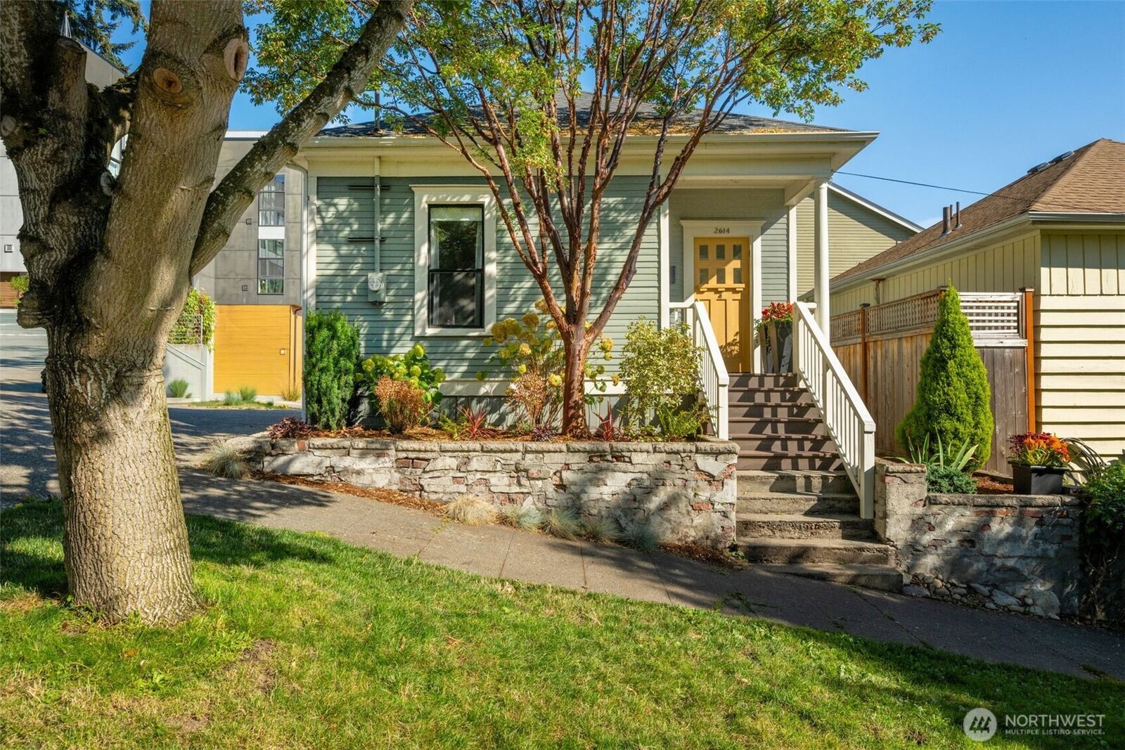 Property Photo:  2614 E John Street  WA 98112 