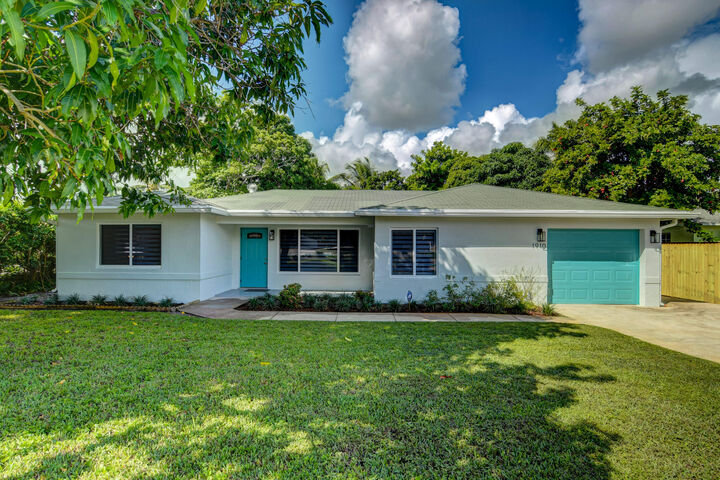 Property Photo: 1910 NE 2nd Avenue FL 33444
