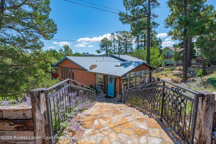 Property Photo:  104 Kirkman Circle  NM 88345 