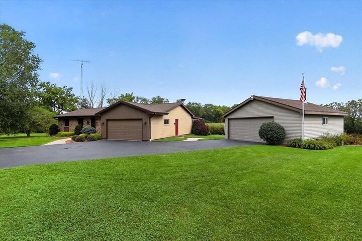 Property Photo: 2140 N Polzin Road WI 53548