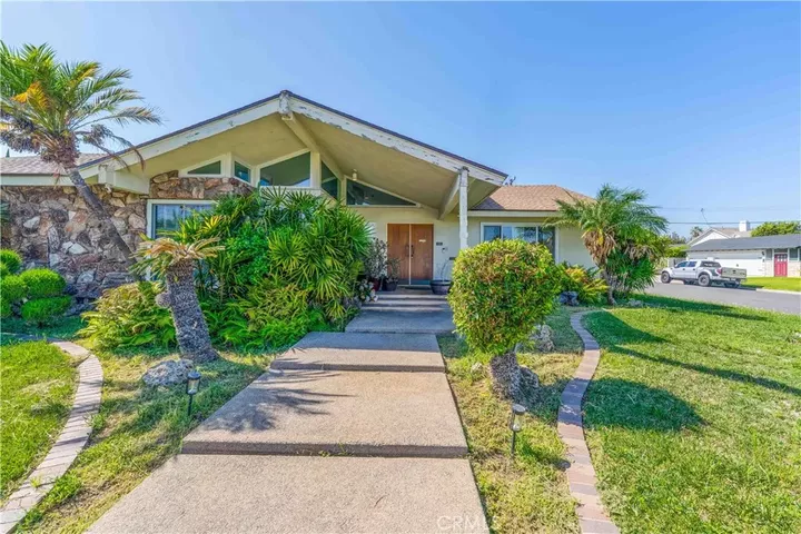 Property Photo:  10003 Mattock  CA 90240 