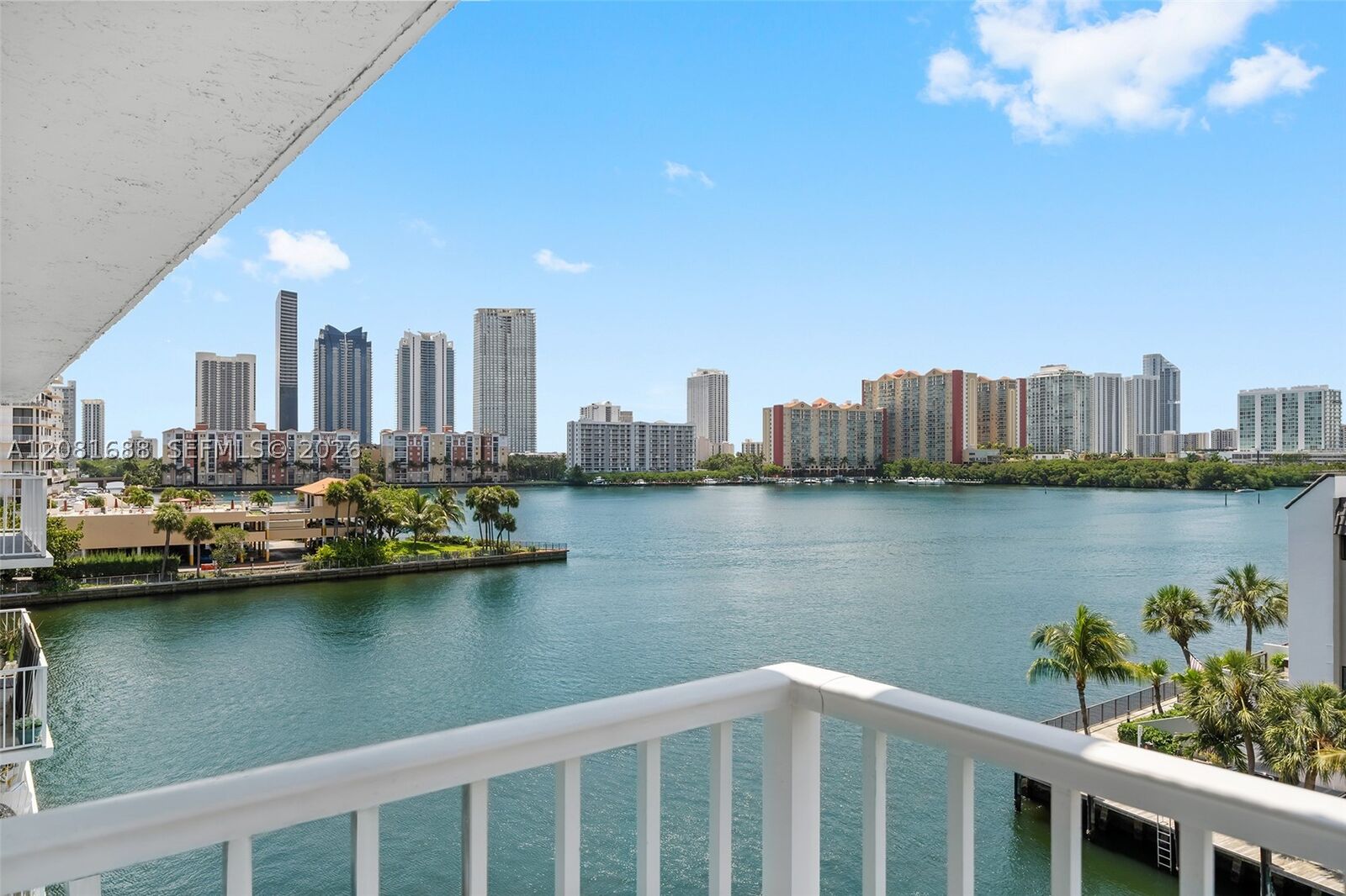 Property Photo:  4000 NE 169th St 607  FL 33160 