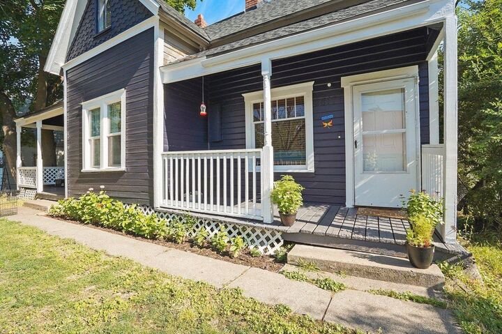 Property Photo:  2815 E Queen Ave 2817 E Queen Ave Spokane Wa 99217  WA 99217 
