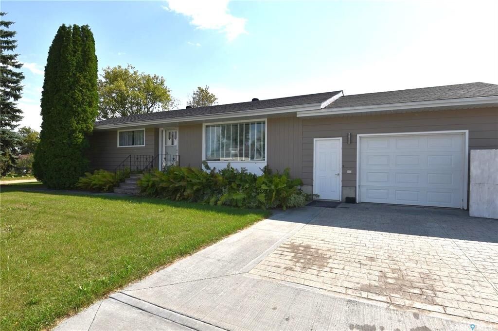Property Photo:  614 10th Avenue W  SK S0E 1E0 