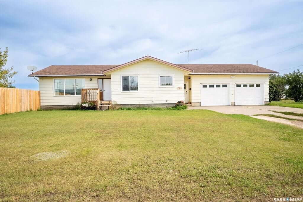 Property Photo:  701 1st Street  SK S0G 2E0 