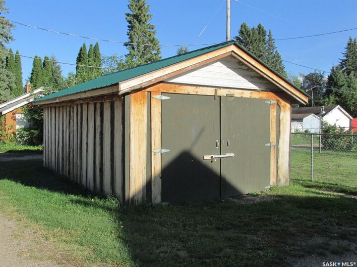 Property Photo:  200 Guloien Avenue  SK S0J 3B0 