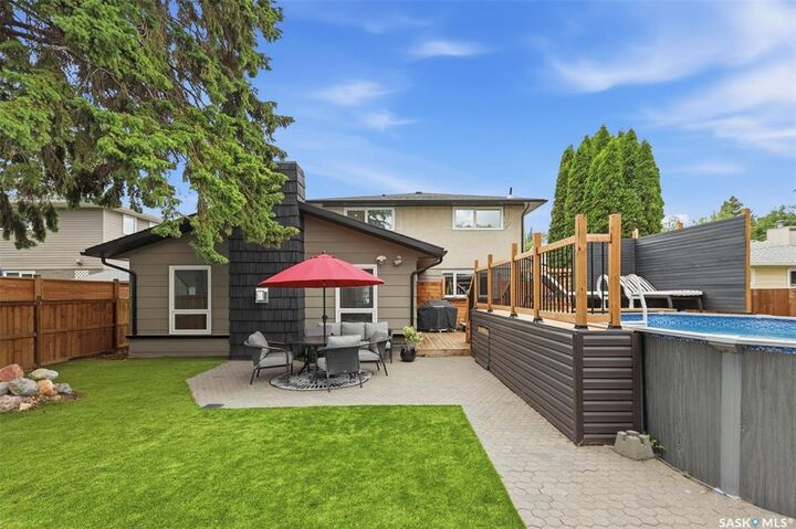 Property Photo:  207 113th Street W  SK S7N 1W1 