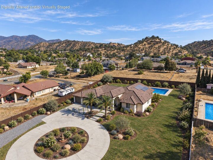 Property Photo:  32301 Pleasant Oak Drive  CA 93265 