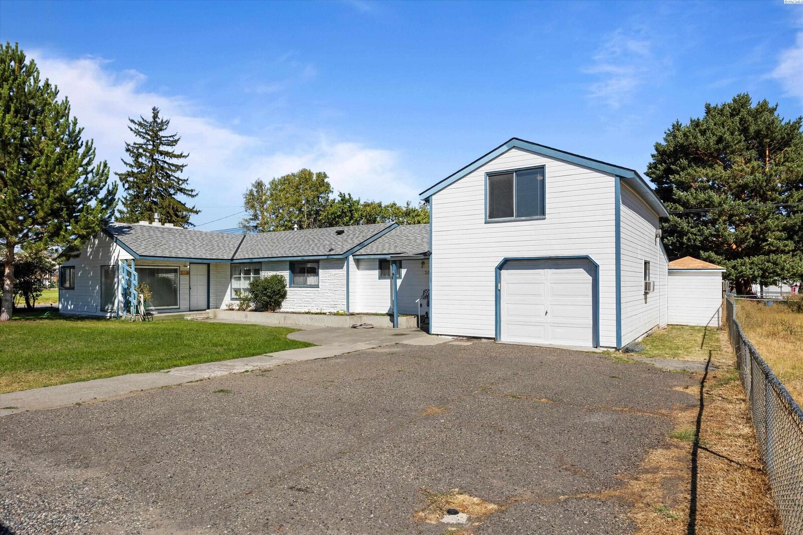 Property Photo:  303 E 8th Ave  WA 99336 
