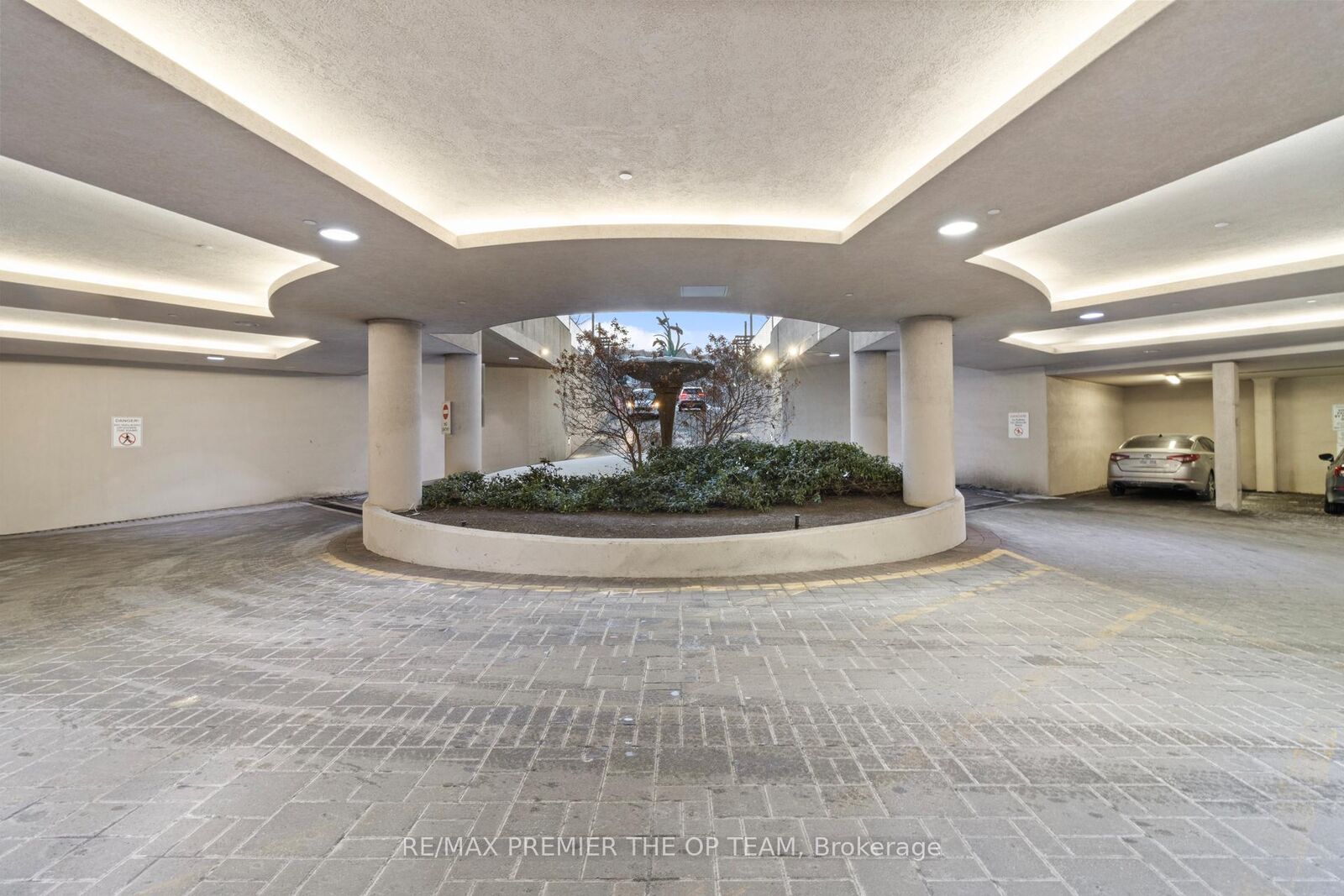 Property Photo:  23 Cox Boulevard 1077  ON L3R 7Z9 