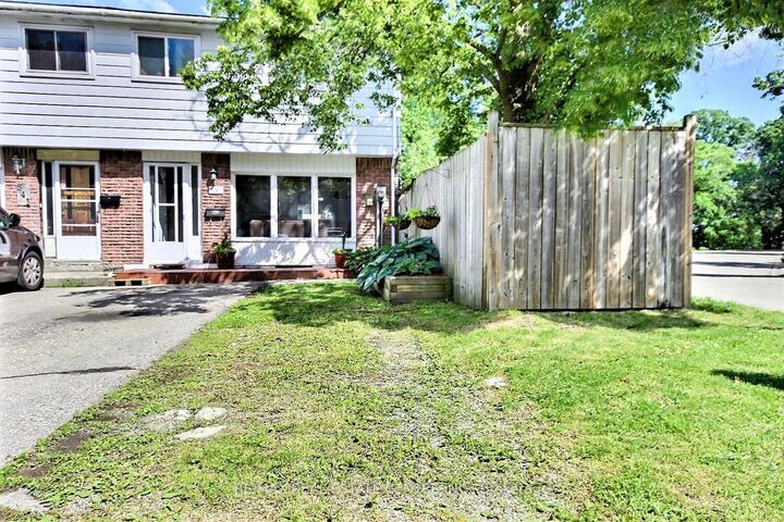 Property Photo:  541 Parkview Crescent  ON N3H 4Z9 