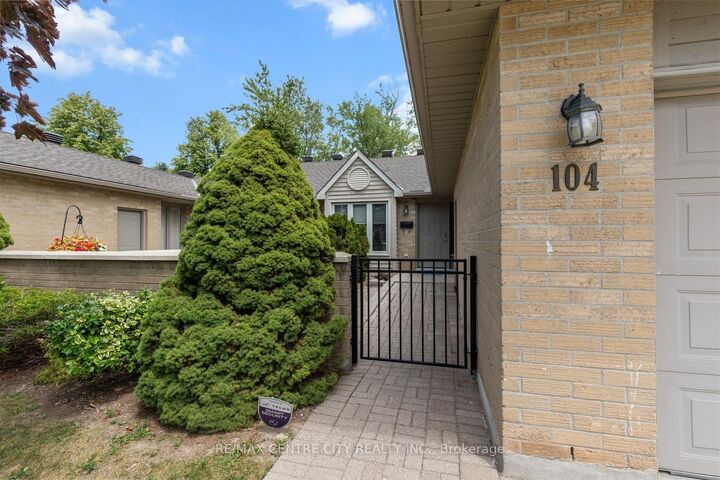 Property Photo: 1500 Richmond Street 104 ON N6G 4V1