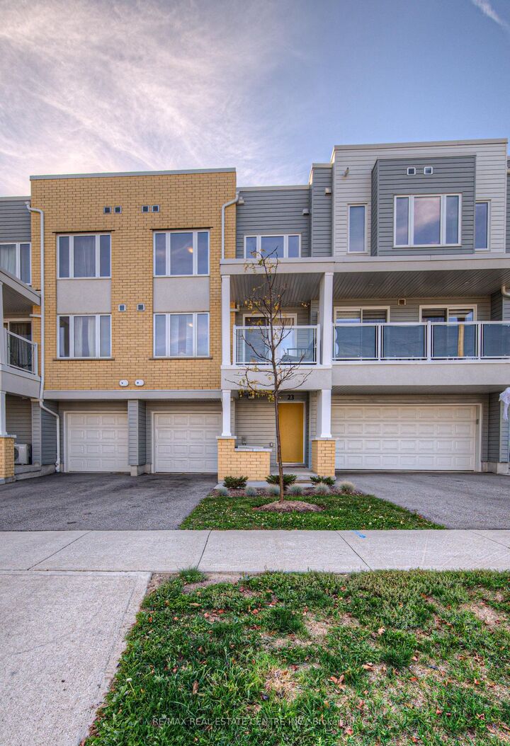 Property Photo:  23 Valencia Avenue 119  ON N2R 0R7 