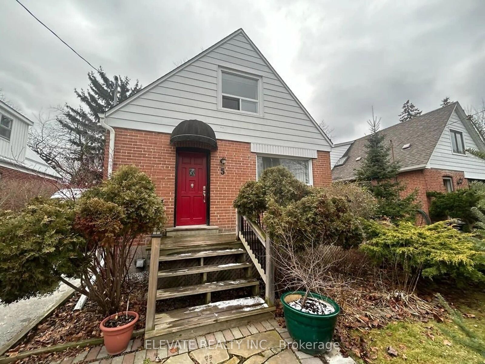 Property Photo:  5 Hollydene Road B  ON M1L 2A4 