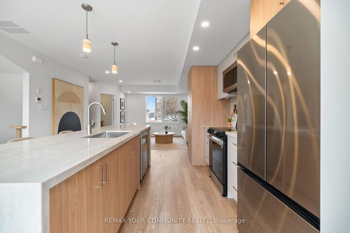 Property Photo:  34 Poplar Avenue 3  ON M9B 3R4 