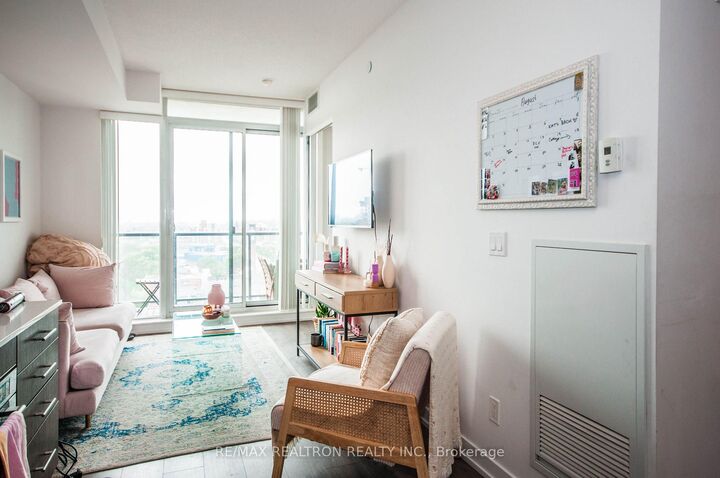 Property Photo:  297 College Street 1211  ON M5T 1S2 