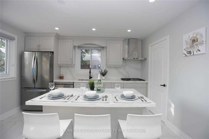 Property Photo:  169 Folkstone Crescent  ON L6T 3M9 
