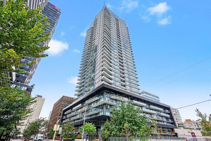 Property Photo:  30 Roehampton Avenue 2809  ON M4P 0B9 