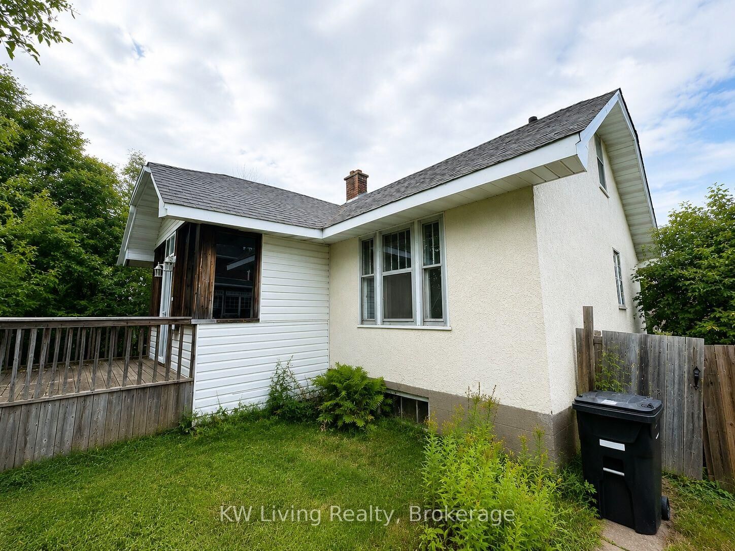 Property Photo:  279 Amelia Street W  ON P7E 4A3 