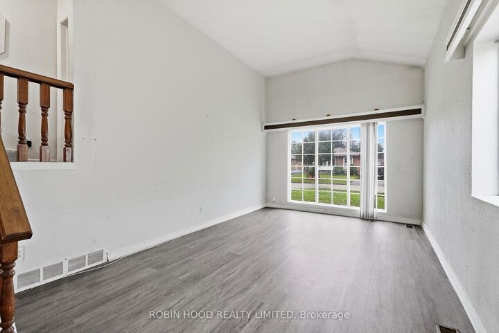 Property Photo: 8 Pandora Circle ON M1H 1V2
