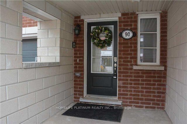 Property Photo: 90 Baycliffe Crescent ON L7A 3Z3
