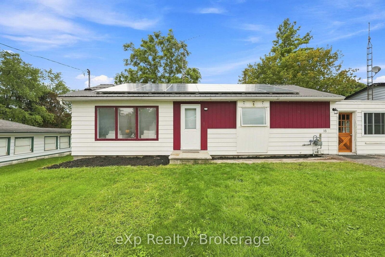 Property Photo: 16 Robertson Street ON K0K 1S0