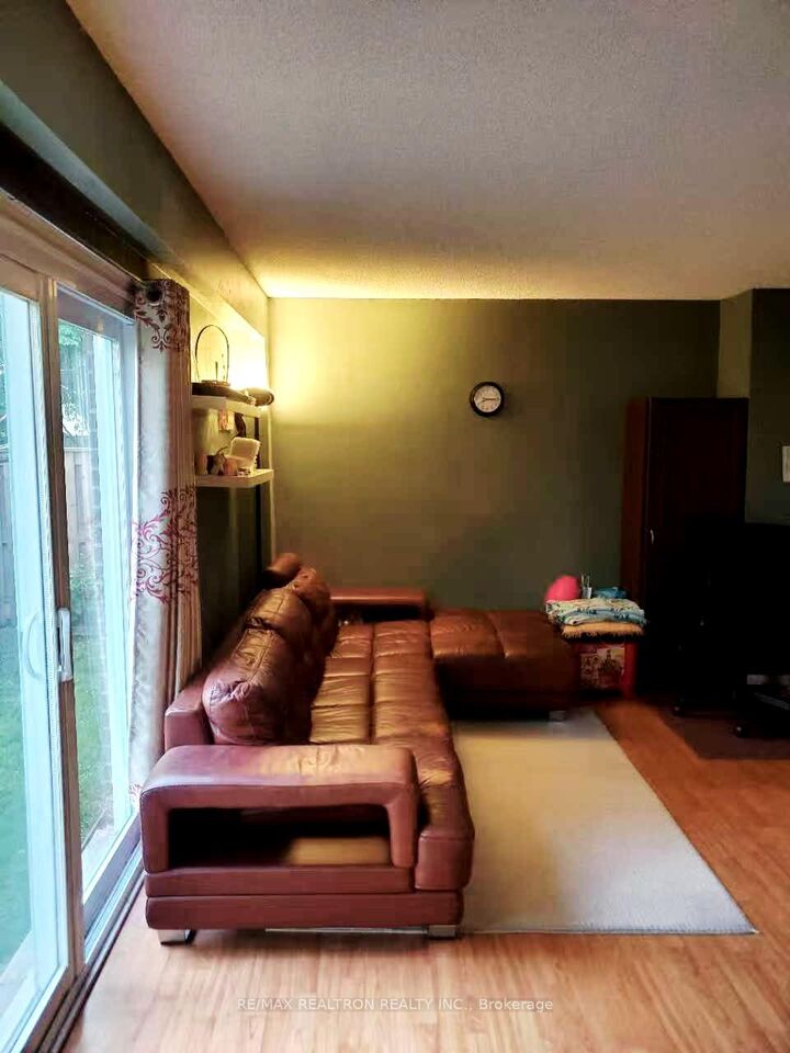 Property Photo:  1180 Mississauga Valley Boulevard 100  ON L5A 3M9 