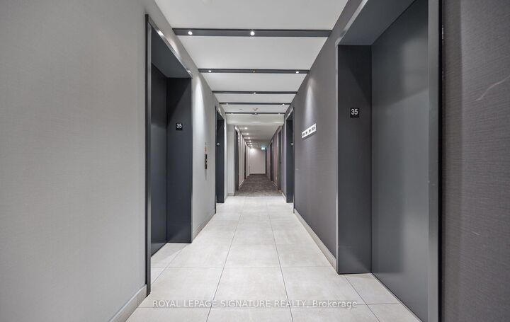Property Photo:  4065 Confederation Parkway 3512  ON L5B 0L4 