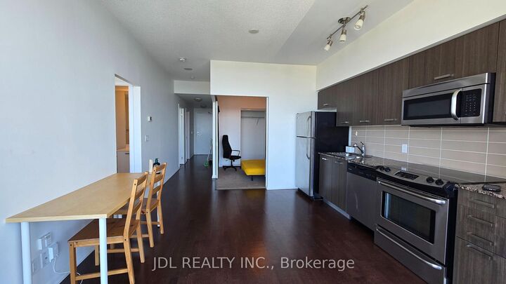 Property Photo:  832 Bay Street 4702  ON M5S 1Z6 