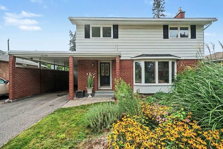 Property Photo:  1236 Amesbrooke Drive  ON K2C 2E6 