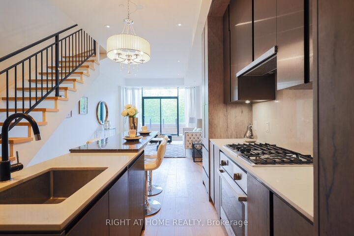Property Photo:  455 Dovercourt Road 9  ON M6H 2W3 