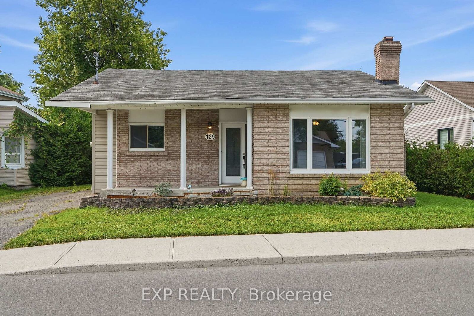 Property Photo:  129 Laurier Street  ON K0A 1M0 