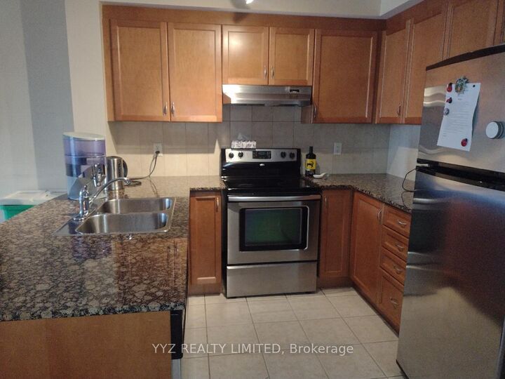 Property Photo:  8 Maison Parc Court 202  ON L4J 9K5 