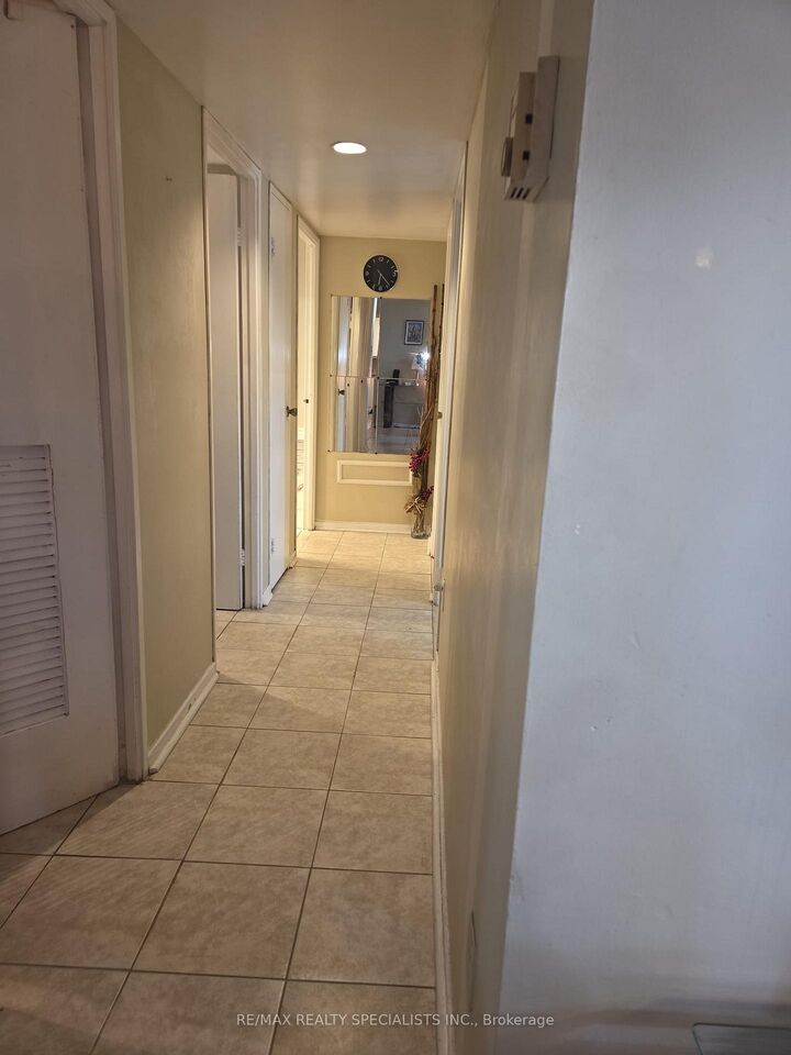 Property Photo:  1705 McCowan Road 103  ON M1S 4L2 