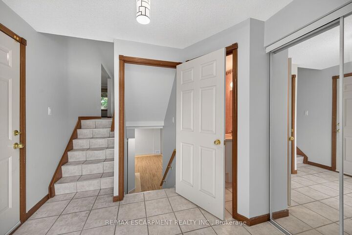 Property Photo:  33 Brantdale Avenue  ON L9C 1B6 