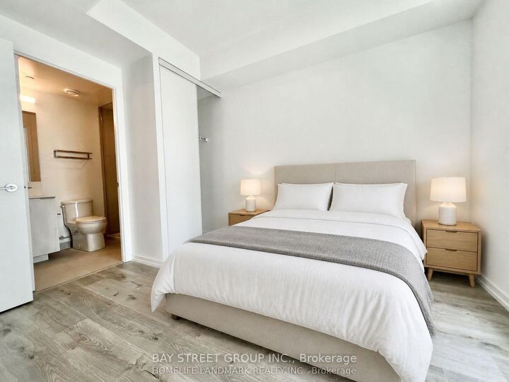 Property Photo:  7890 Jane Street 2803  ON L4K 0K9 