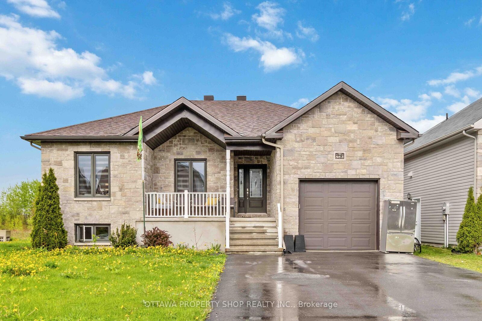 Property Photo:  863 Oceane Street  ON K0A 2M0 