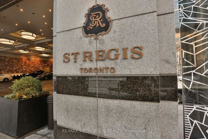 Property Photo:  311 Bay Street 4201  ON M5H 4G5 