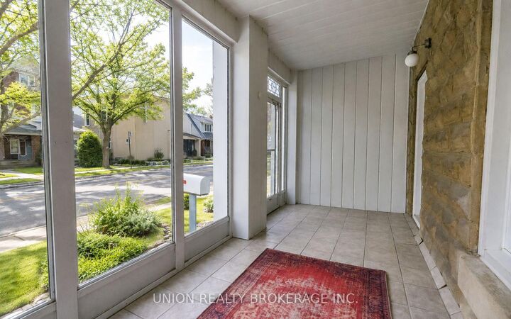 Property Photo:  368 Main Street Upper (Unit A)  ON M4C 4X8 
