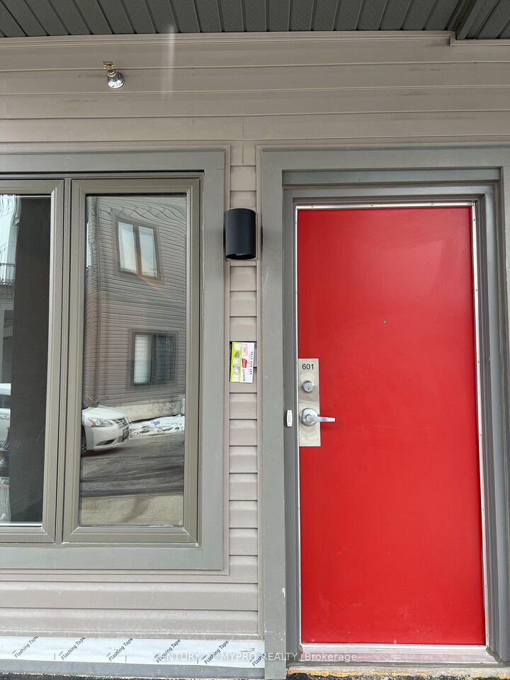 Property Photo:  2635 William Jackson Drive 601  ON L1X 0L2 