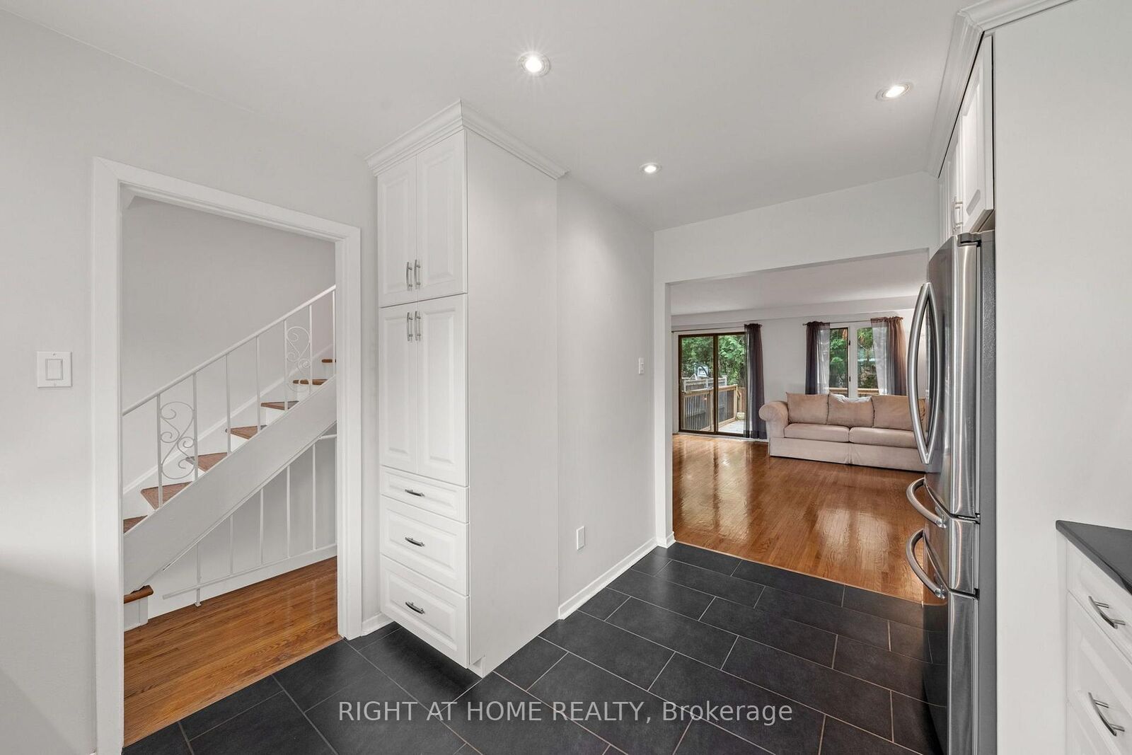 Property Photo:  9 Marco Lane  ON K1S 5A1 