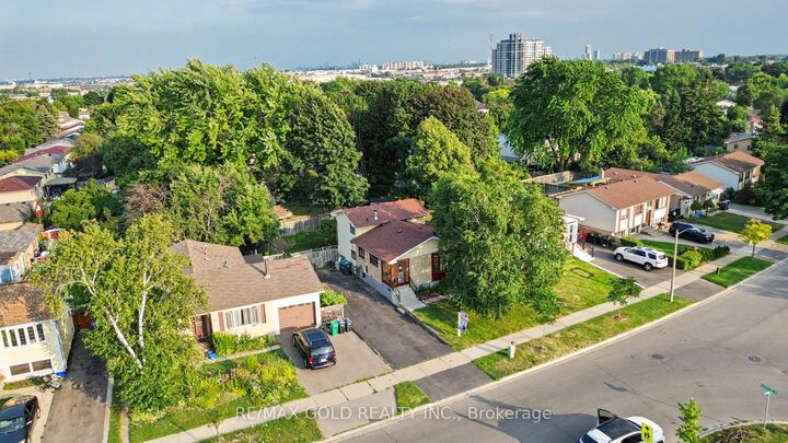 Property Photo:  52 Madoc Drive  ON L6V 1Z9 