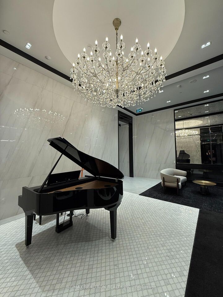 Property Photo:  8 Wellesley Street W 1009  ON M4Y 0J5 